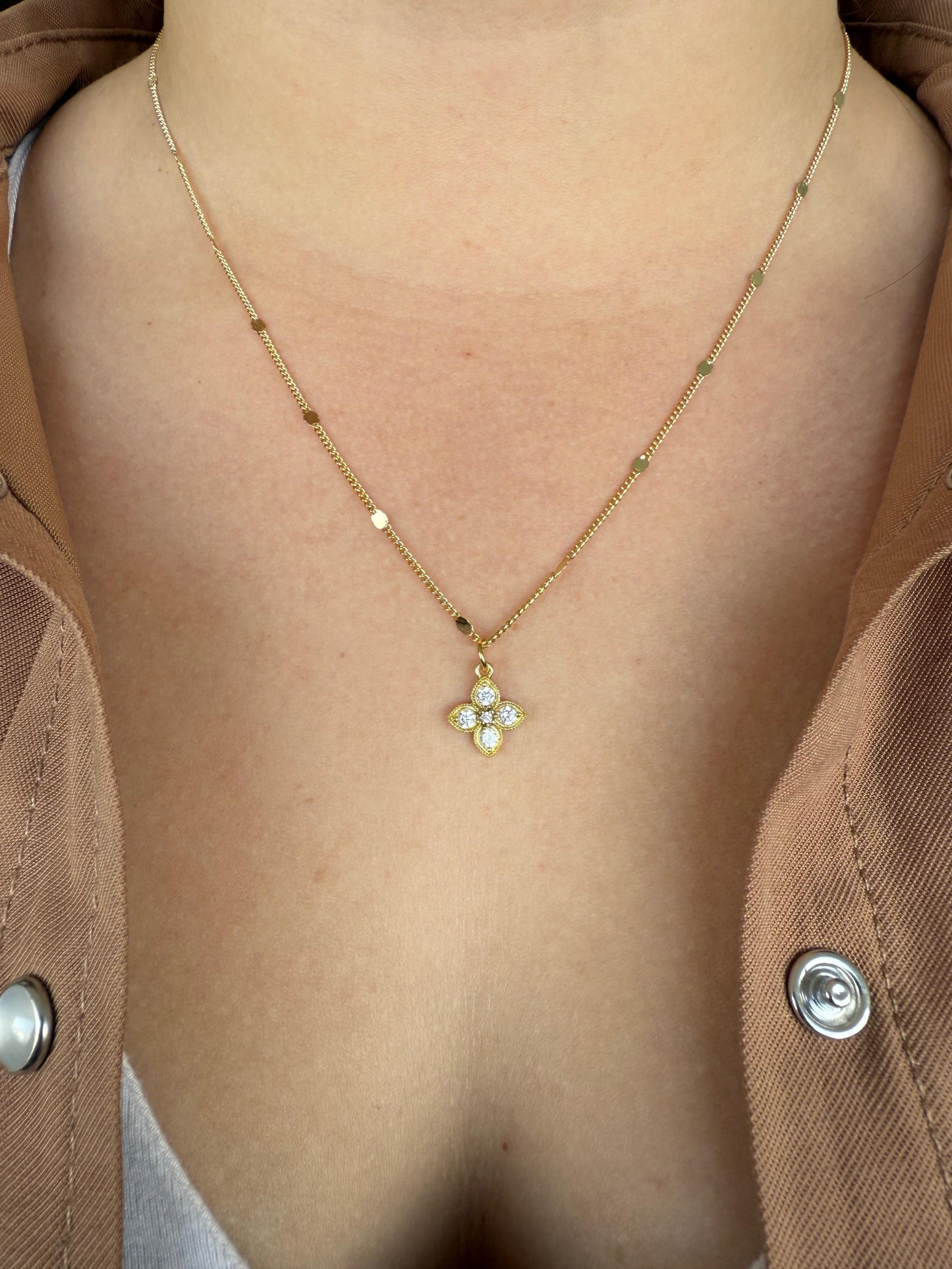 Colgante flor circón