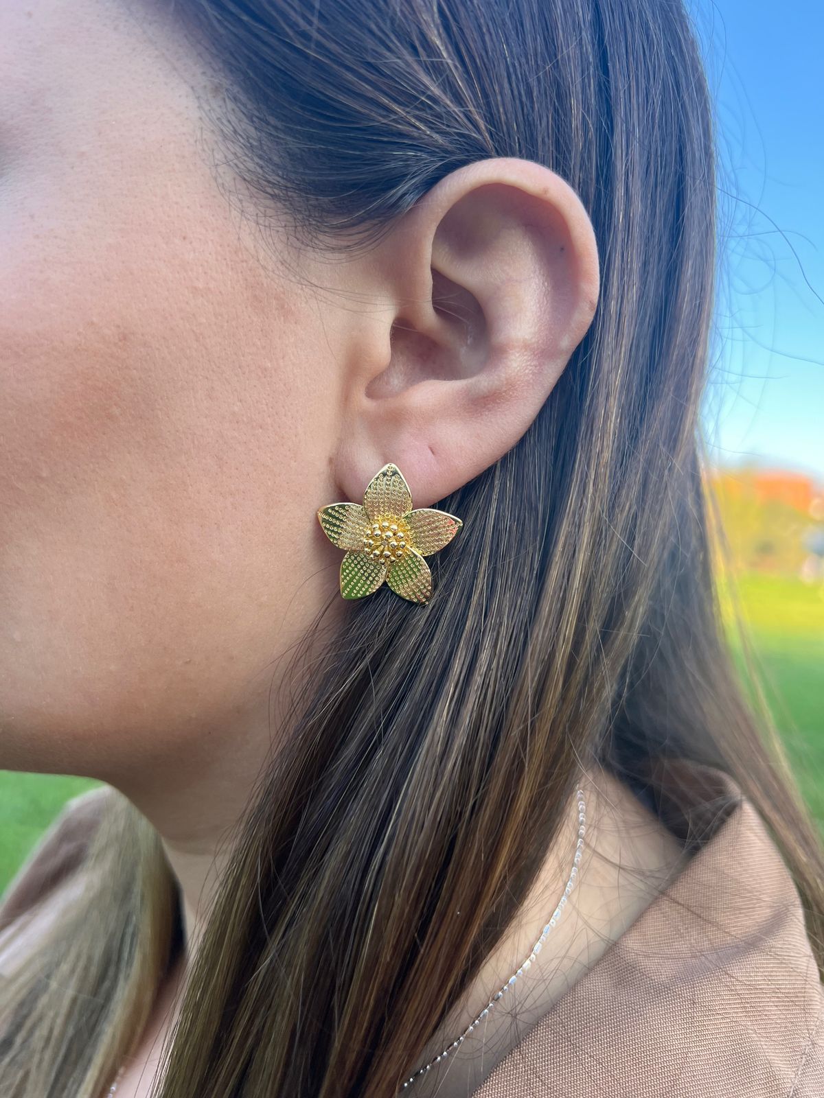 Aros flor dorada