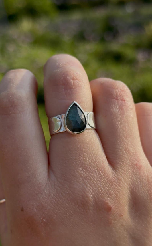 Anillo gota labradorita