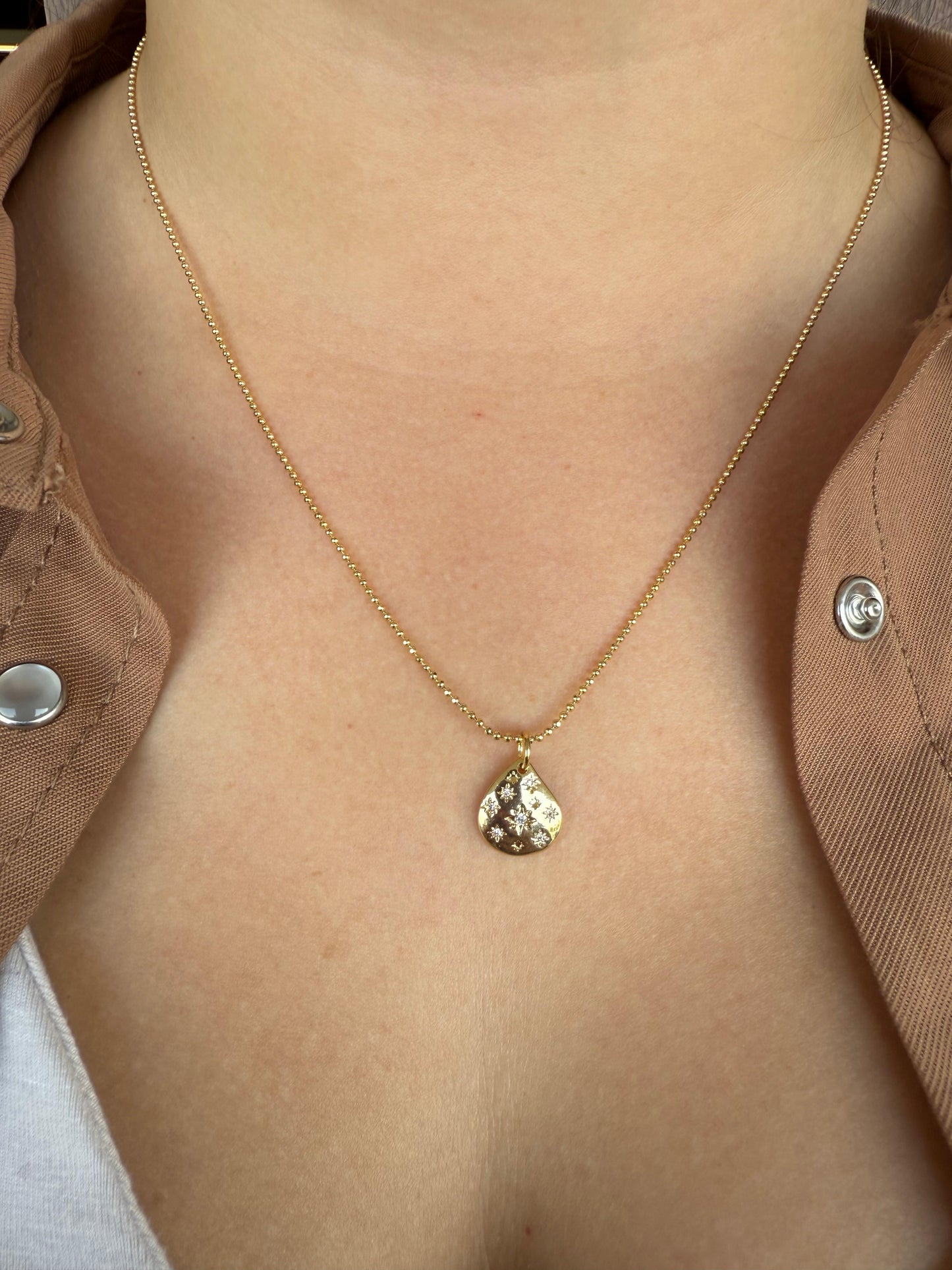 Colgante gota con estrellas
