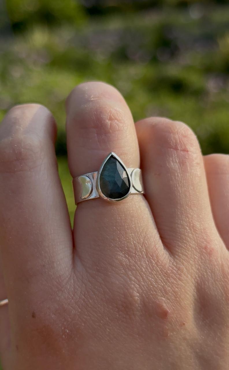 Anillo gota labradorita